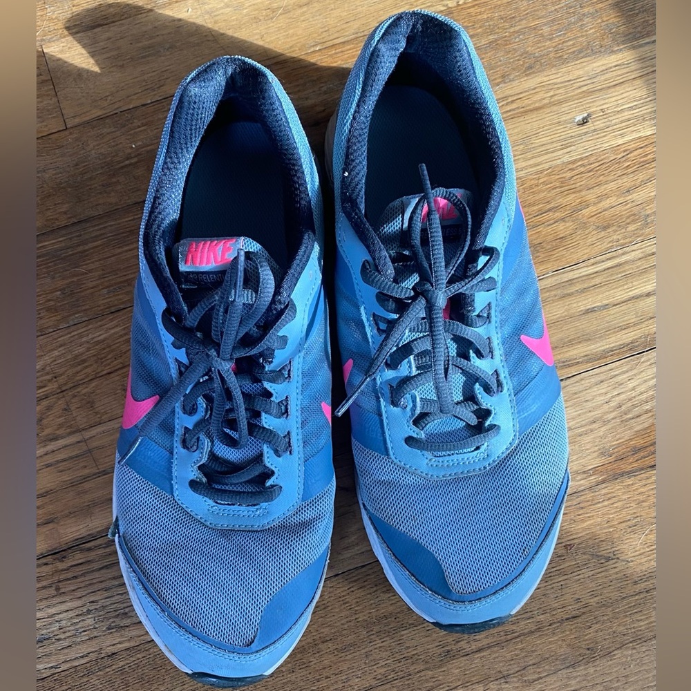 Nike Women's Sneakers in Gray and Pink
